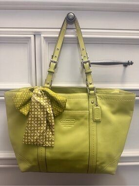 COACH Vintage Green Leather Tote with Signature Scarf